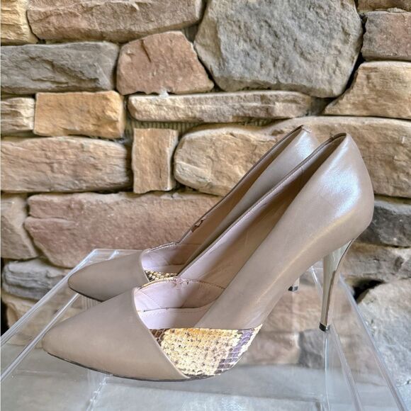 Vince Camuto heels in size 8 - Picture 1 of 7